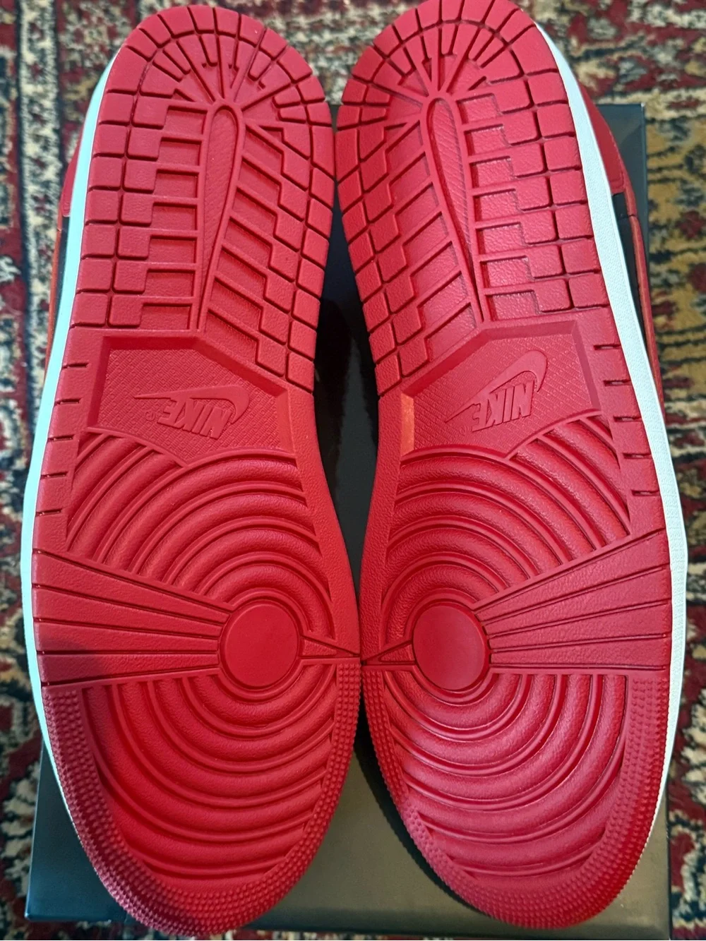 Jordan 1 Retro Low OG Banned -  Sneakers Black and Red